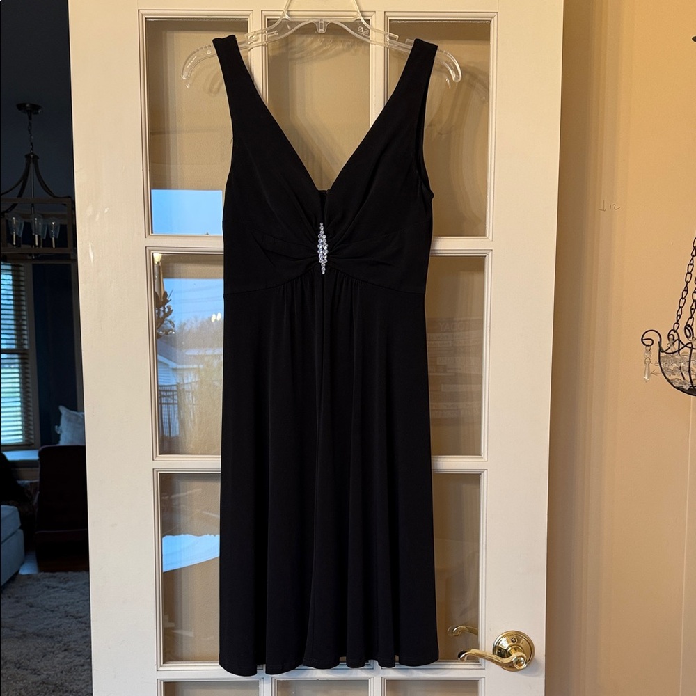 Connected Petite size 8 Elegant Black Sleeveless Dress.